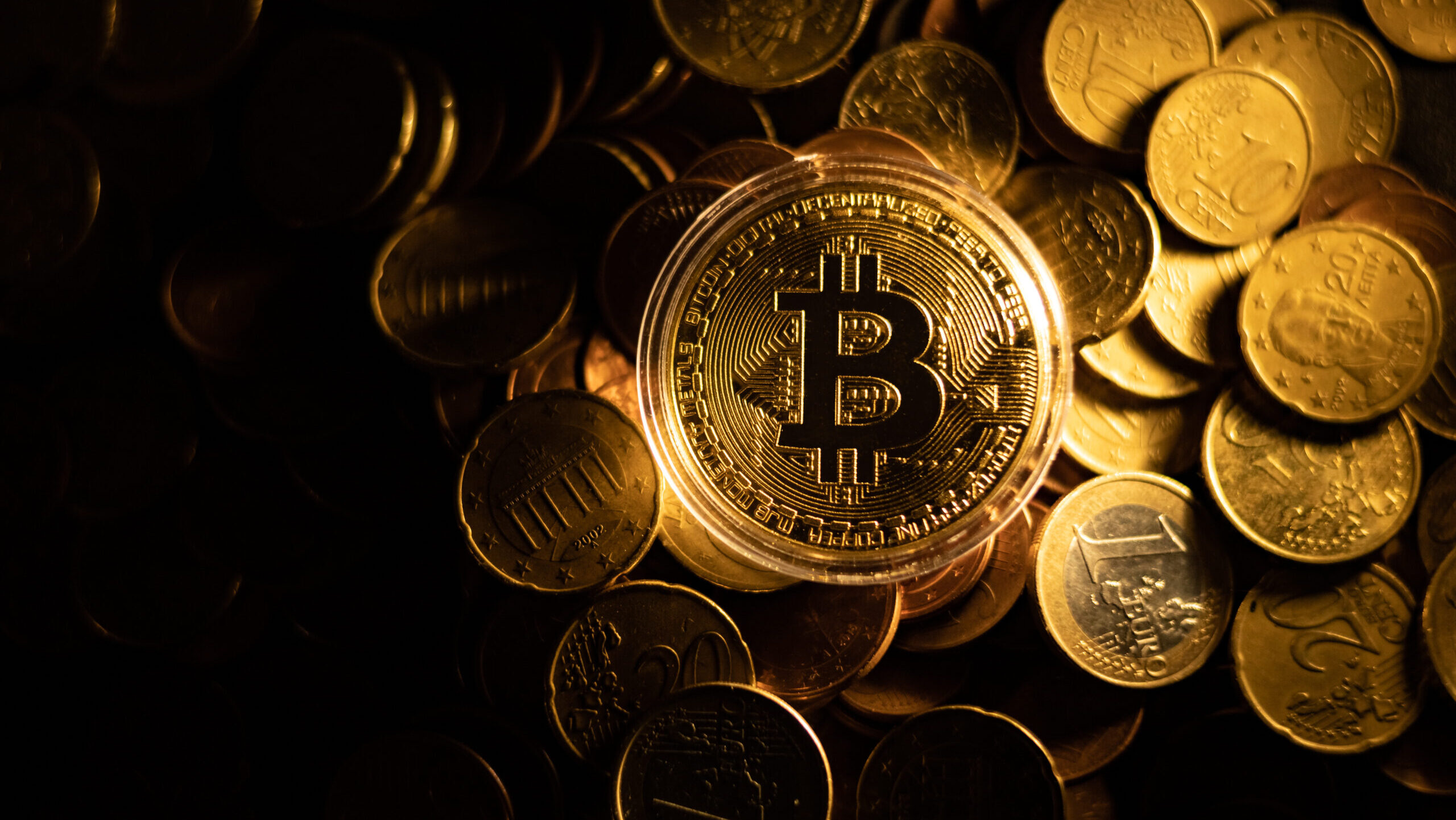 德國薩克森州檢察院出售5萬枚比特幣,籌集26億歐元 2 golden bitcoin virtual money concept 2023 11 27 05 08 05 utc 1 scaled e1730444189907