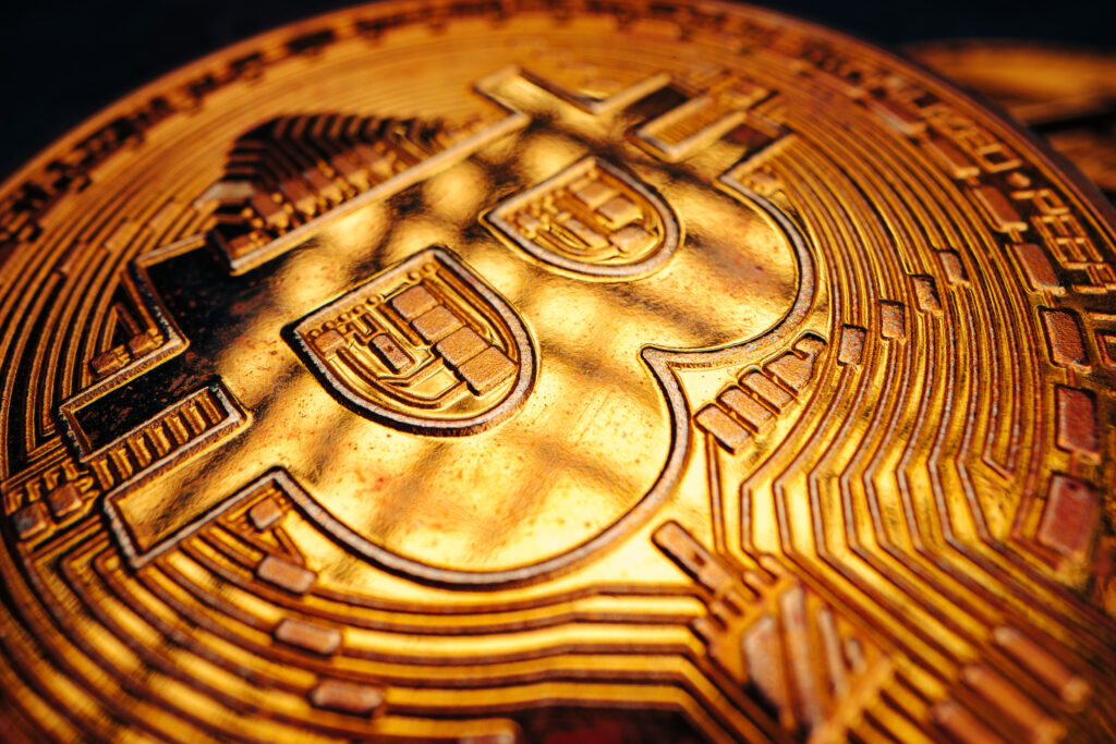 比特幣漲破7萬美元!10月漲幅近11% 區塊鏈未來可期 3 比特幣